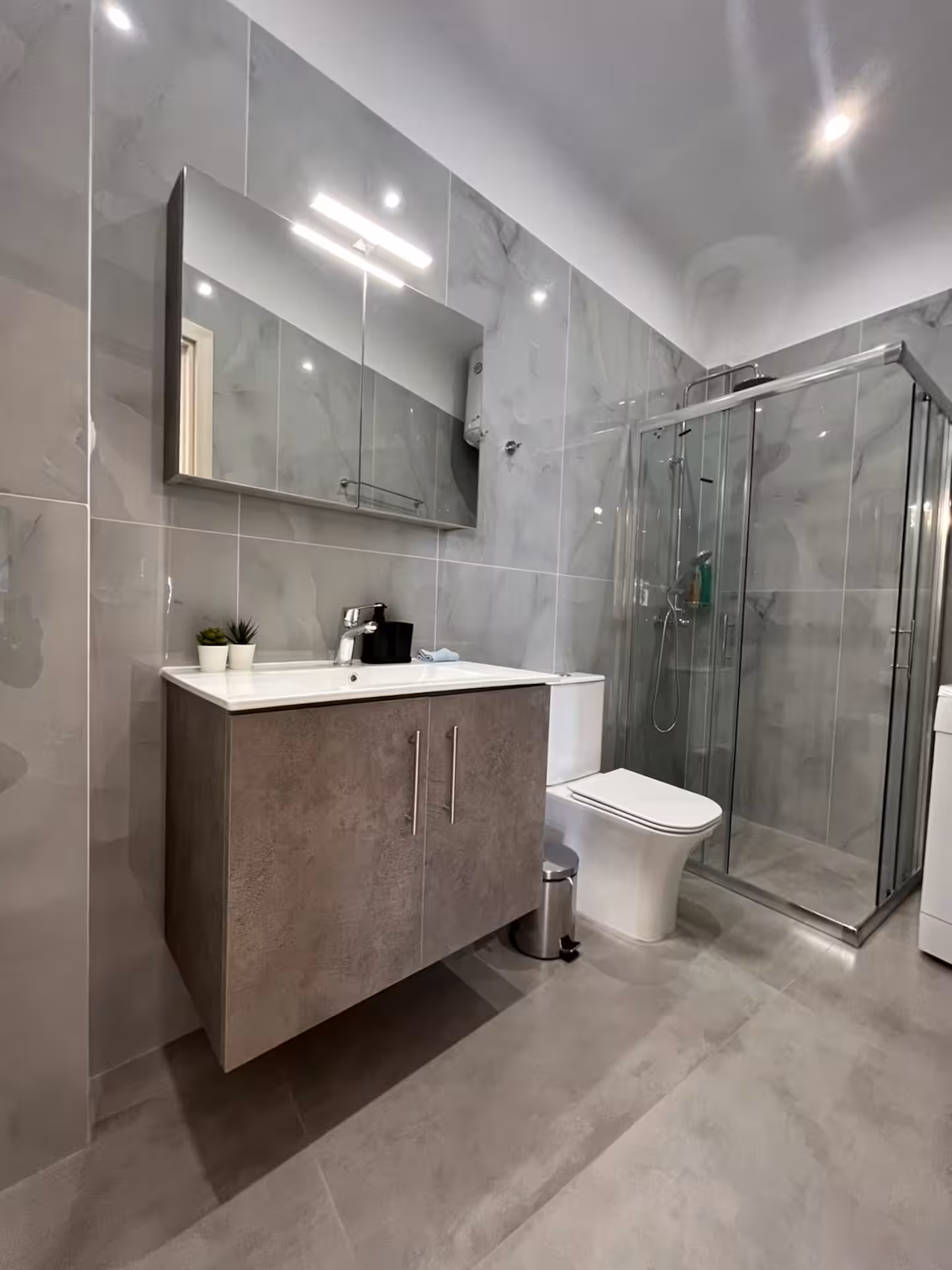 Home-1611 Paramythia Apartment Bathroom